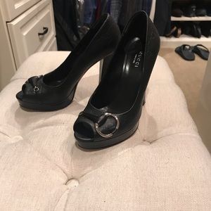 Gucci size 6 Black.leather pumps with platform